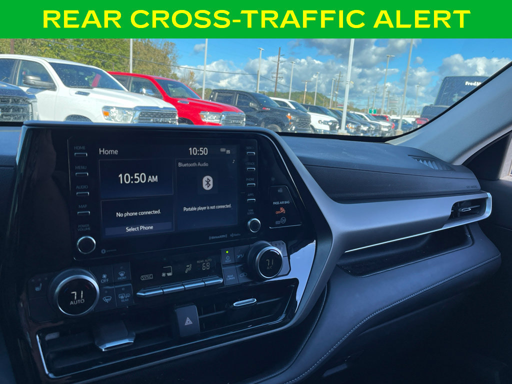 Used 2020 Toyota Highlander XLE AWD/4WD image 18