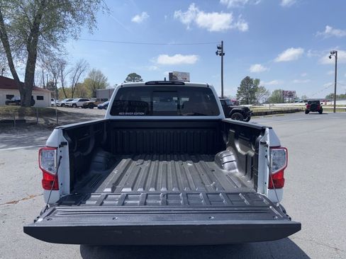 Used 2023 Nissan Titan SV image 4