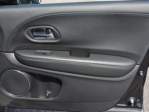 Used 2019 Honda HR-V Touring image 23