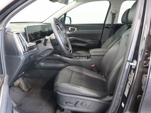 Used 2025 Kia Sorento S FWD image 8