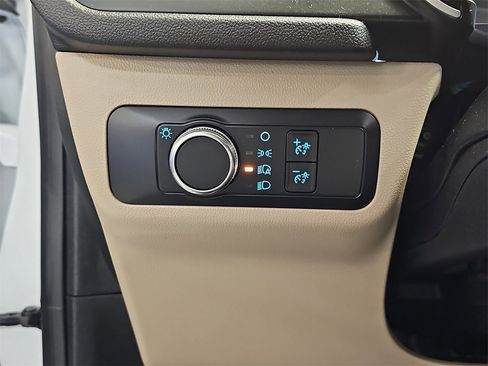 Used 2020 Ford Escape SE image 25