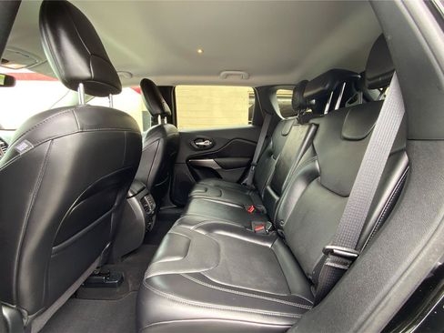Used 2019 Jeep Cherokee Limited AWD/4WD image 11