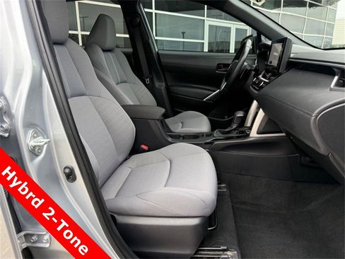 Used 2024 Toyota Corolla Cross SE image 11