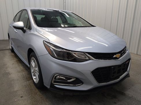 Used 2017 Chevrolet Cruze LT w/ RS Package FWD image 13