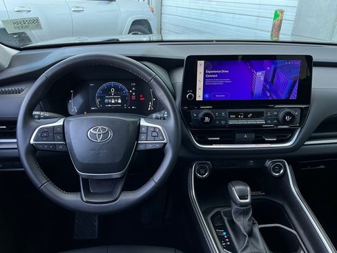 Used 2025 Toyota Grand Highlander FWD image 15