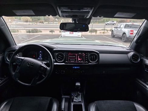 Used 2022 Toyota Tacoma TRD Off-Road w/ Technology Package image 14