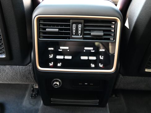 Used 2025 Porsche Cayenne S AWD/4WD image 42