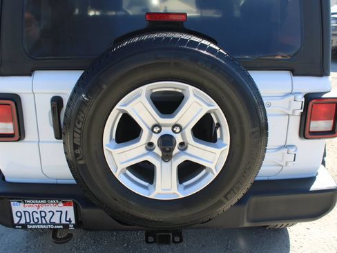 Used 2023 Jeep Wrangler Sport AWD/4WD image 9