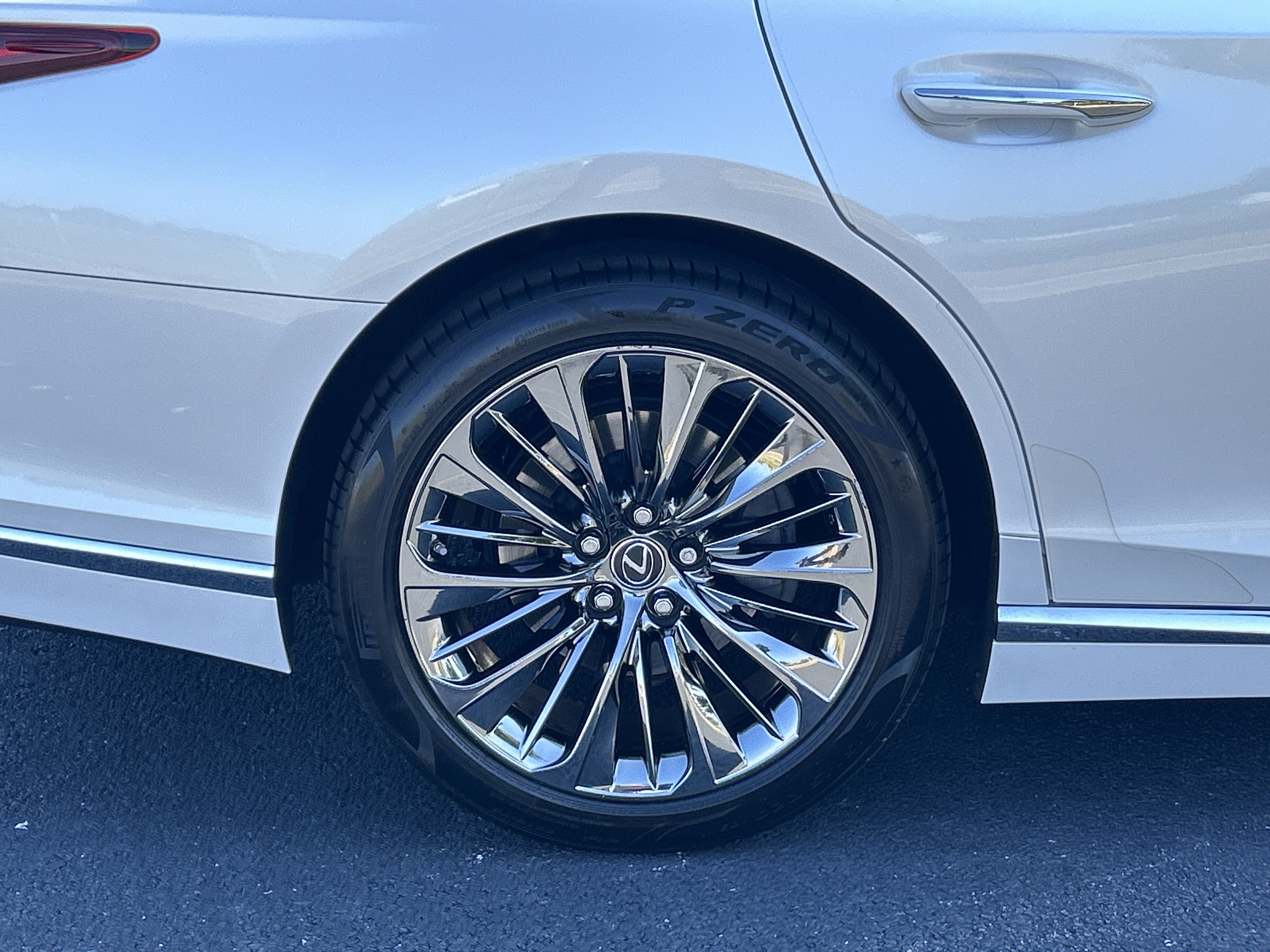 Used 2018 Lexus LS 500 w/ Interior Upgrade Package RWD image 34