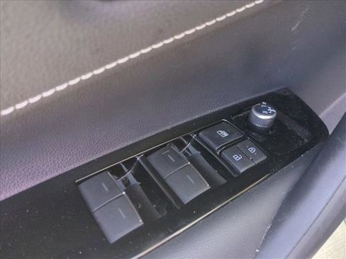 Used 2021 Toyota Corolla SE image 12