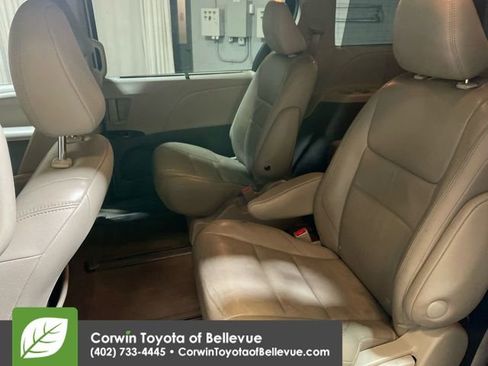 Used 2015 Toyota Sienna XLE image 22