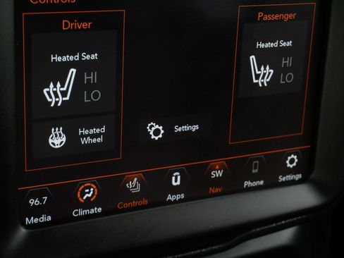 Used 2023 Jeep Renegade Latitude w/ Premium Group image 29