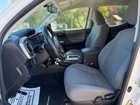 Used 2017 Toyota Tacoma SR5 image 2