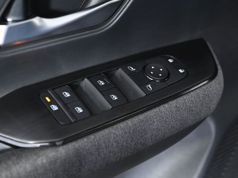 Used 2025 Nissan Kicks SV w/ SV Premium Package image 21