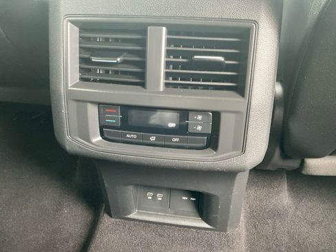 Used 2021 Volkswagen Atlas SE w/ Towing Package image 23