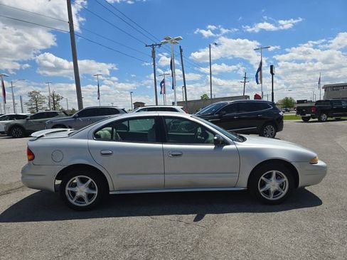 Used 2004 Oldsmobile Alero GL FWD image 3