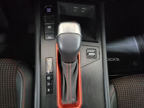 Used 2025 Nissan Kicks SR image 17