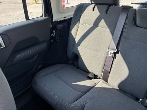 Used 2025 Jeep Wrangler Unlimited Sahara AWD/4WD image 39