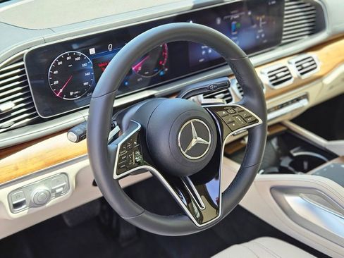 Certified 2025 Mercedes-Benz GLS 450 4MATIC image 19