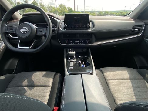 Used 2023 Nissan Rogue SV FWD image 17