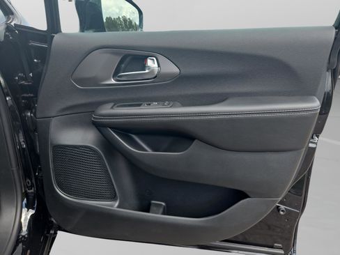 New 2026 Chrysler Pacifica Select FWD image 33
