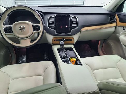 Used 2022 Volvo XC90 T6 Momentum w/ Advanced Package AWD/4WD image 2