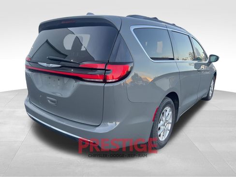 Used 2022 Chrysler Pacifica Touring-L FWD image 5