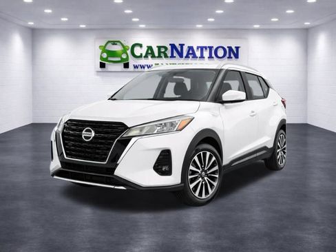 Used 2021 Nissan Kicks SV image 1