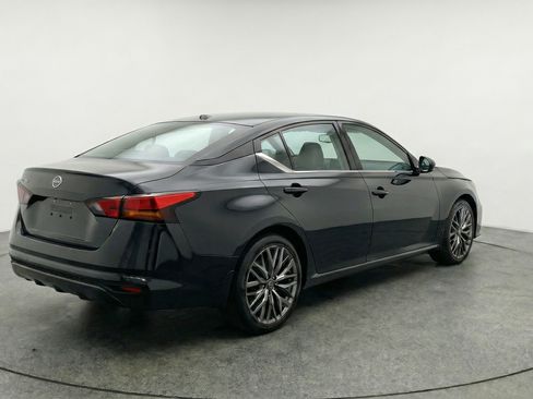 Used 2025 Nissan Altima 2.5 SV FWD image 9