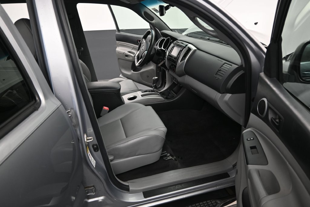 Used 2015 Toyota Tacoma 4x4 Double Cab w/ Limited Package image 14