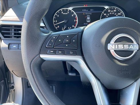 Used 2024 Nissan Altima 2.5 SV AWD/4WD image 19