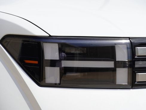 Used 2025 Hyundai Santa Fe SE FWD image 4