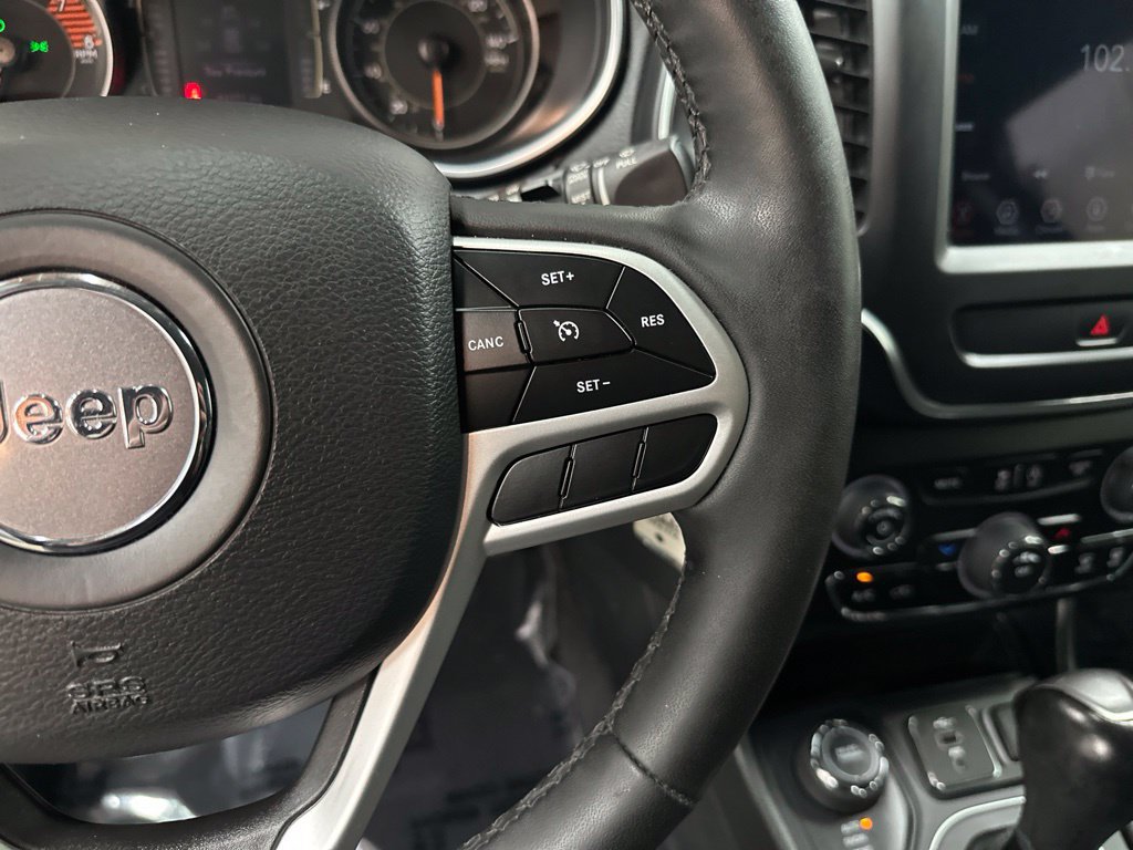 Used 2022 Jeep Cherokee Latitude AWD/4WD image 15