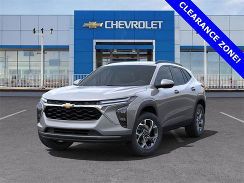New 2025 Chevrolet Trax LT w/ Driver Confidence Package image 6