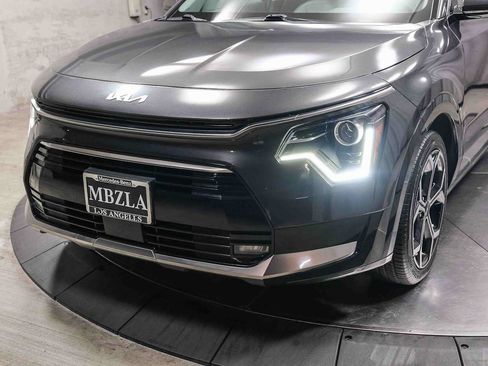 Used 2023 Kia Niro EX Touring FWD image 11