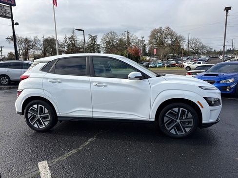 Used 2023 Hyundai Kona SE w/ Cargo Package image 9
