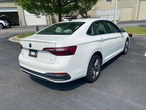 Used 2023 Volkswagen Jetta SE FWD image 4