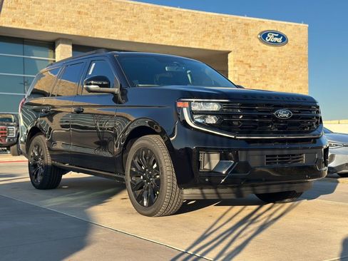 New 2025 Ford Expedition Platinum w/ Stealth Appearance Package image 60
