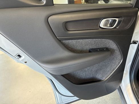 Used 2025 Volvo XC40 B5 Core image 34