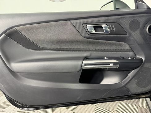 Used 2025 Ford Mustang Coupe RWD image 33