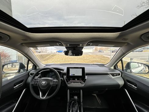 Used 2025 Toyota Corolla Cross XLE w/ Convenience Package image 27