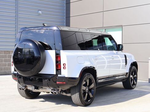 Certified 2025 Land Rover Defender 110 X-Dynamic SE AWD/4WD image 7