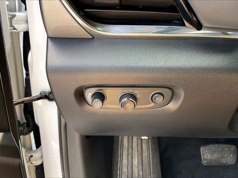 Used 2020 Chevrolet Traverse LT image 33