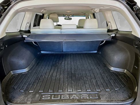 Used 2013 Subaru Outback 3.6R Limited w/ Moonroof Pkg AWD/4WD image 25