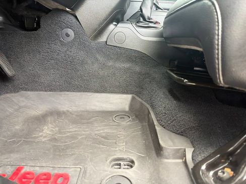 Used 2019 Jeep Wrangler Unlimited Rubicon AWD/4WD image 29