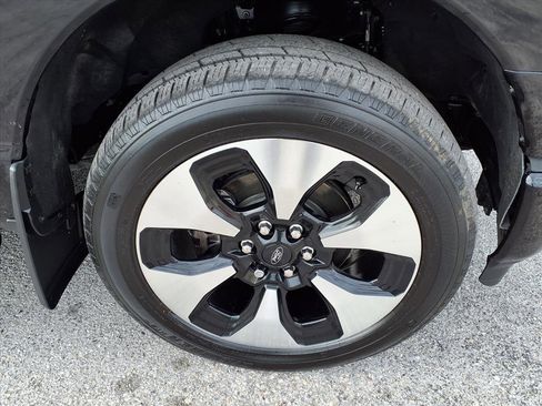 Used 2024 Ford F150 Lightning Platinum image 9