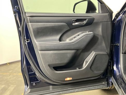 Used 2021 Toyota Highlander XLE image 21