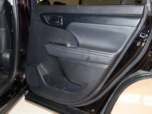 Used 2021 Toyota Highlander XLE image 59