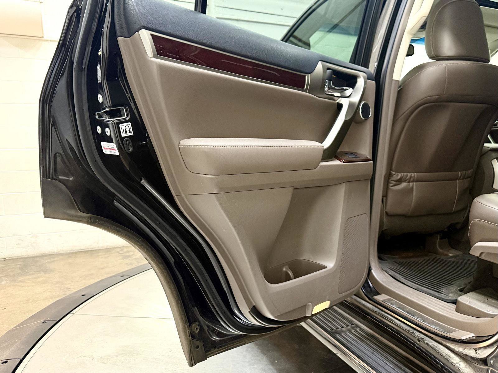 Used 2016 Lexus GX 460 Luxury AWD/4WD image 15