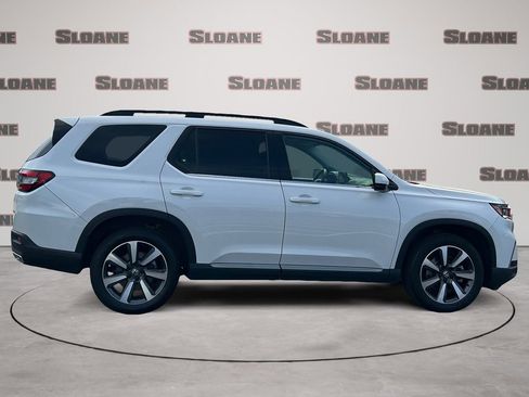 Used 2025 Honda Pilot Touring image 6